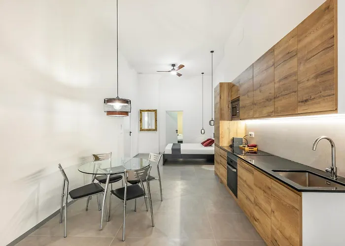 Evolution Luxury Center Apartment *