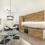 Evolution Luxury Center لقنت