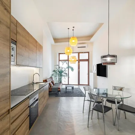 Evolution Luxury Center Apartment *