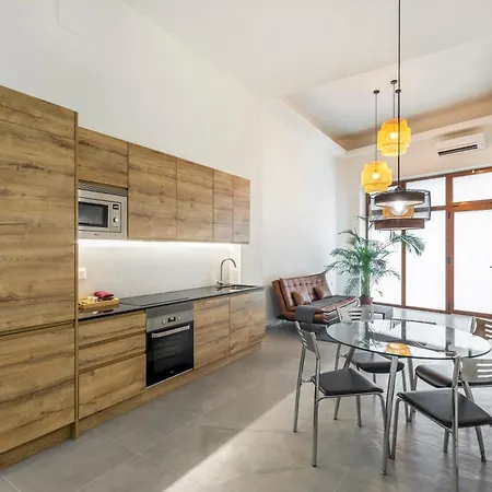 Evolution Luxury Center Apartment *